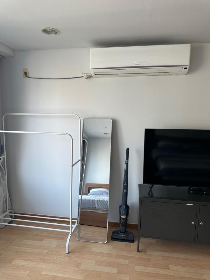 Hongdae Guesthouse 1Min From Hongik Uni Station Exit #1 Seoel Buitenkant foto